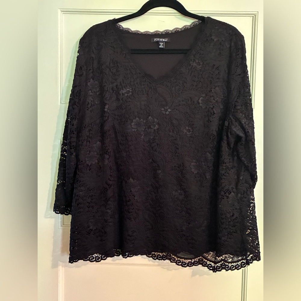 Roz & Ali Elegant Black Lace Top